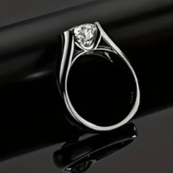 Unisex 2 Carat Moissanite 925 Sterling Silver 18K Golden Plated Ring Size 9 - Picture 2 of 8